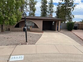 15635 North 21st St in Phoenix, AZ - Building Photo