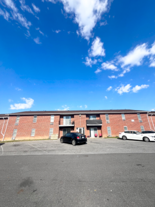 630 W Brookdale St in Allentown, PA - Building Photo