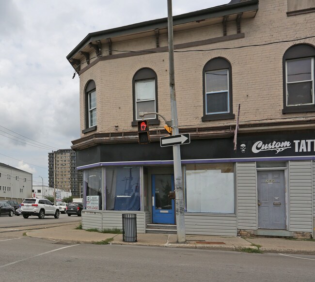 298-306 Colborne St in Brantford, ON - Building Photo - Building Photo