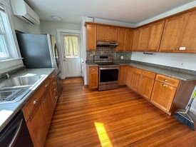 766 Belmont St, Unit 1 Apartamentos