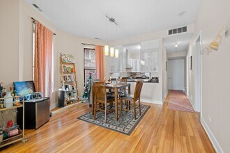 624 N May St in Chicago, IL - Building Photo - Building Photo