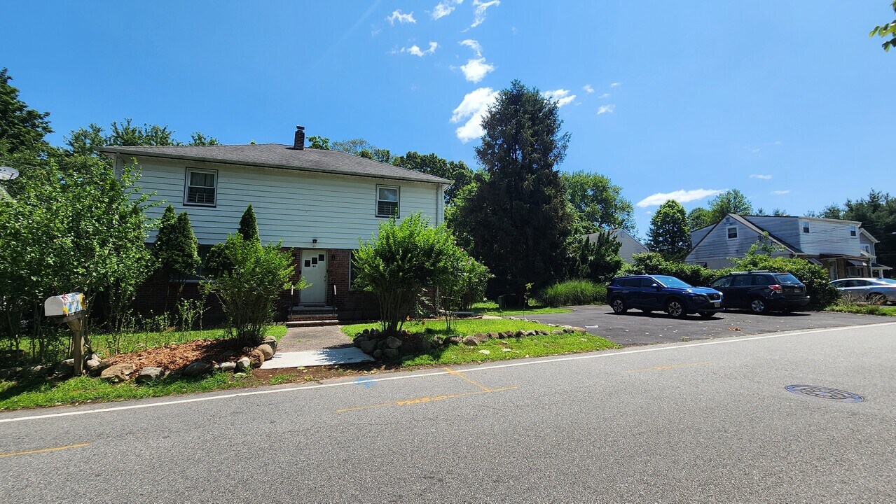 49 Sand Rd, Unit #2 in Westwood, NJ - Building Photo