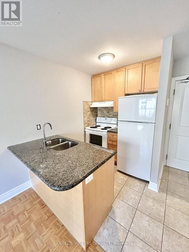 11 Thirty Third St in Toronto, ON - Building Photo - Building Photo