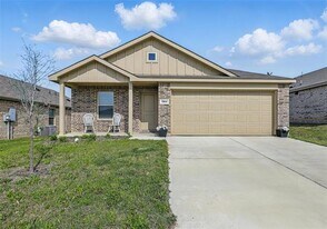 1364 Beach Dr in Azle, TX - Building Photo