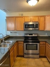 9325 W Desert Inn Rd, Unit 289 in Las Vegas, NV - Building Photo - Building Photo