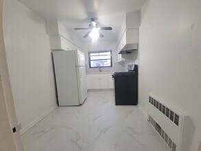 188-07 Dunkirk Drive, Unit 1st Floor in Saint Albans, NY - Foto de edificio - Building Photo