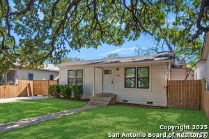 312 St Francis Ave in San Antonio, TX - Building Photo