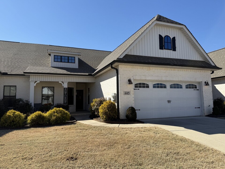 445 Legend Oak Way SW in Huntsville, AL - Building Photo