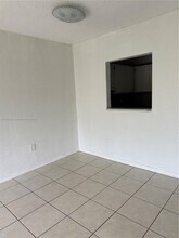 13900 Lake Placid Ct in Miami Lakes, FL - Building Photo - Building Photo