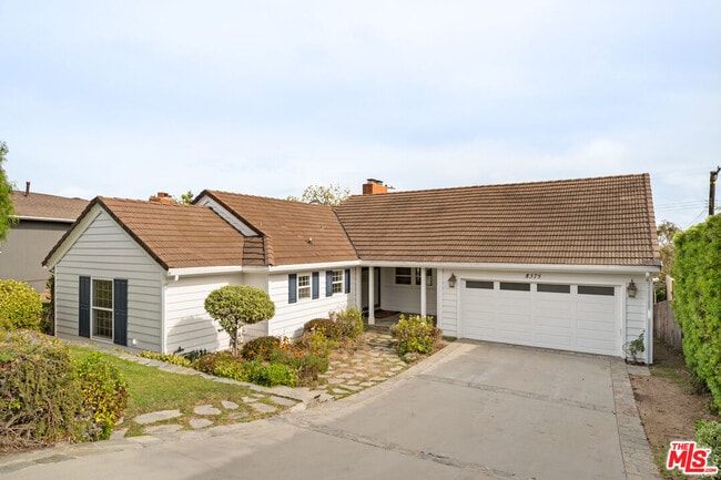 8375 Zitola Terrace in Los Angeles, CA - Building Photo - Building Photo