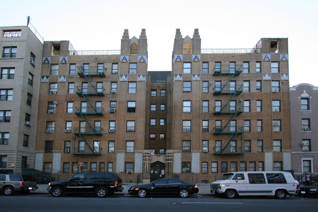 135 Ocean Ave in Brooklyn, NY - Building Photo