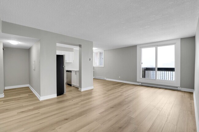 2935 Richmond Rd in Ottawa, ON - Building Photo - Building Photo