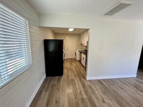 221 N Elm St in Gilbert, AZ - Foto de edificio - Building Photo