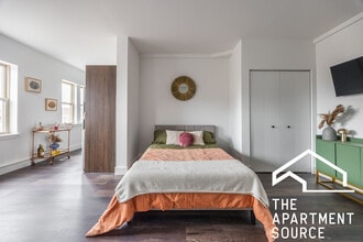 1555 W Hollywood Ave in Chicago, IL - Building Photo - Building Photo