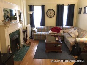 1307 Commonwealth Ave in Boston, MA - Building Photo - Building Photo