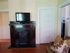 166 Ashley Ave, Unit A in Charleston, SC - Foto de edificio - Building Photo