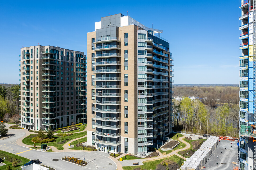 Petrie Landing Tower II in Ottawa, ON - Building Photo