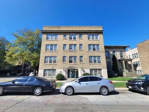 1303 Cass in Milwaukee, WI - Building Photo - Interior Photo