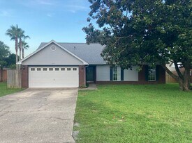 117 Long Pointe Dr in Mary Esther, FL - Building Photo