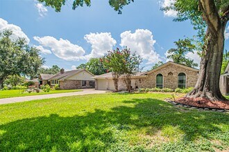 5611 Winding Way Dr in Houston, TX - Building Photo - Building Photo