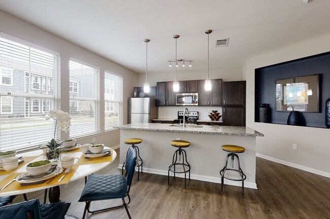 The Meridian at Walnut Creek in Rogers, AR - Building Photo - Building Photo
