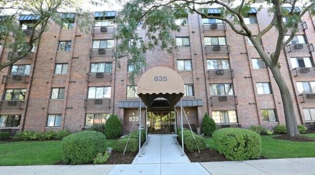 835 Pearson St in Des Plaines, IL - Building Photo - Building Photo