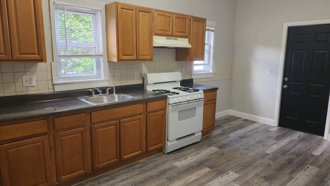 235 Starr St, Unit 2 in New Haven, CT - Building Photo - Building Photo