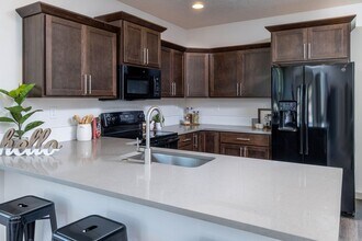 58 NE Cessna Dr in Bend, OR - Building Photo - Building Photo