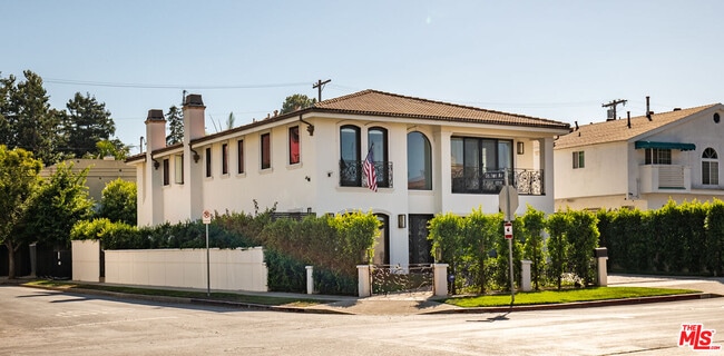 1113 Amherst Ave in Los Angeles, CA - Building Photo - Building Photo