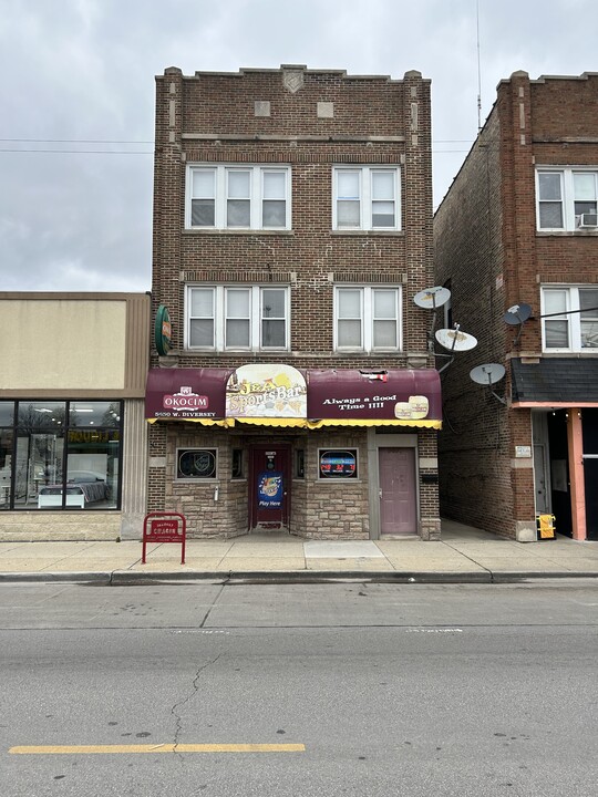 5650 W Diversey Ave in Chicago, IL - Building Photo