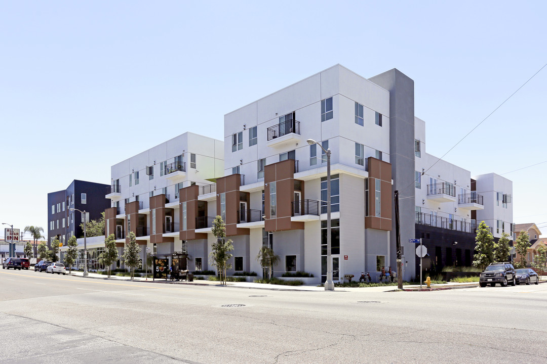 Pacific Avenue Arts Colony in San Pedro, CA - Foto de edificio