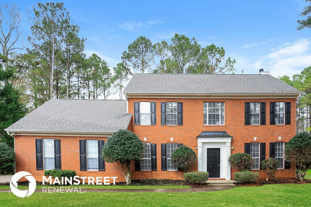 2166 Hedgerow Way in Jonesboro, GA - Building Photo