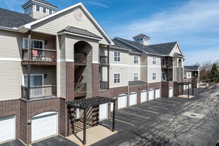 Summit Rise Apartments in Copley, OH - Building Photo