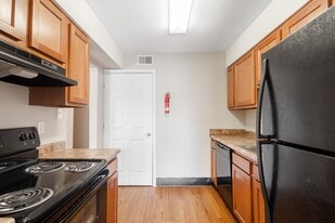 Bridgepointe Crossing in Jeffersonville, IN - Building Photo