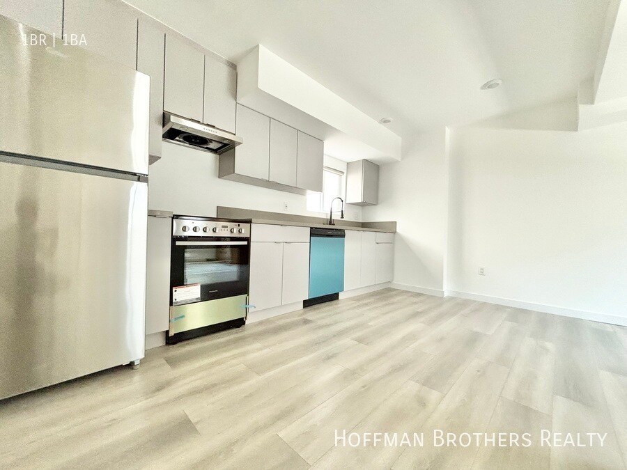 6125 1/2 Monterey Rd in Los Angeles, CA - Building Photo