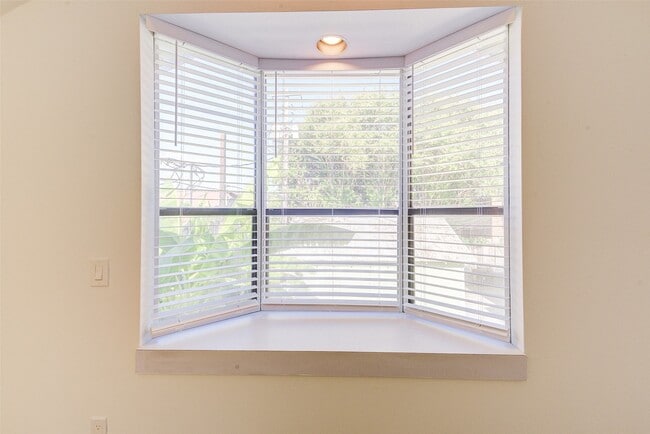 property at 1516 Bonnie Brae St