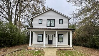 200 Banks St in Zebulon, GA - Building Photo