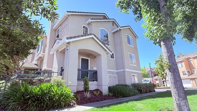 property at 401 Skylark Ct