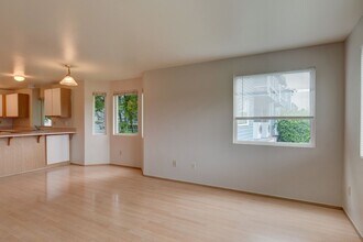 651 NE Ellis Way in Oak Harbor, WA - Building Photo - Building Photo
