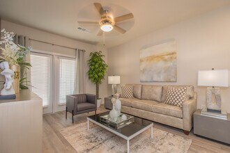 Vantage at Hutto in Hutto, TX - Foto de edificio - Building Photo