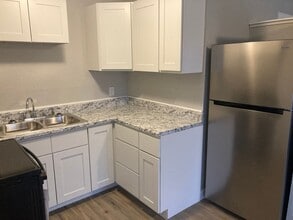 102 Golden Rule Rd in Lake Ozark, MO - Building Photo - Building Photo