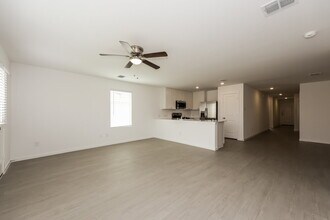 2233 Crested Saguaro St in Fort Worth, TX - Foto de edificio - Building Photo