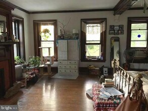 319 Green Ln in Philadelphia, PA - Building Photo - Building Photo