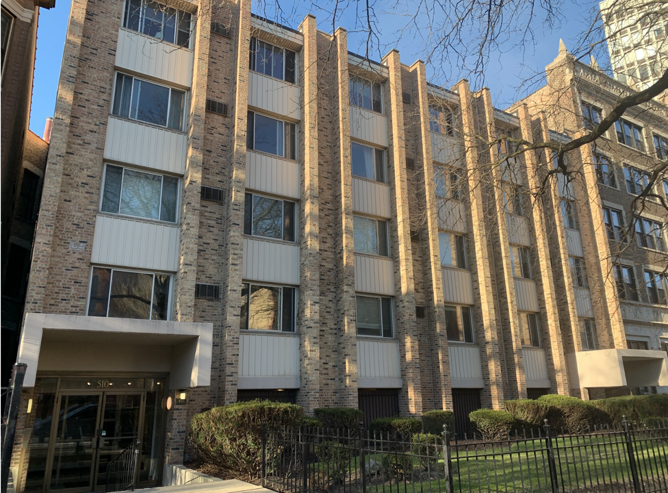 510 W Fullerton Pky, Unit 204 in Chicago, IL - Building Photo