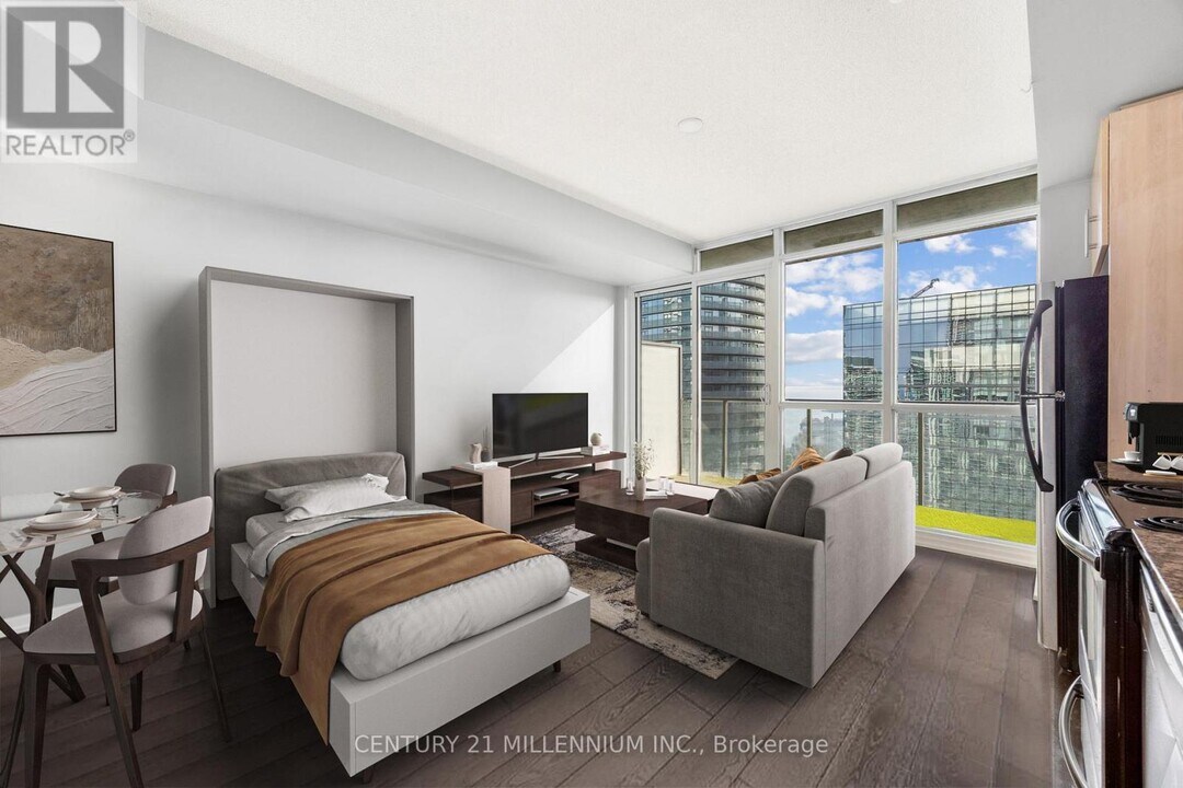 65 Bremner Blvd in Toronto, ON - Building Photo