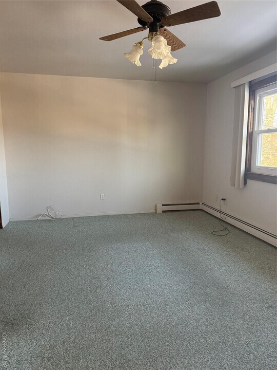 2282 Saratoga St in Oceanside, NY - Building Photo