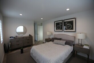 317 15th Pl, Unit 2 in Manhattan Beach, CA - Building Photo - Building Photo