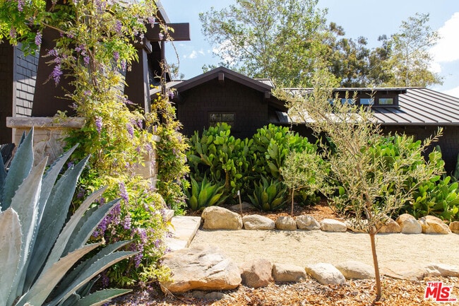 220 France Cir in Ojai, CA - Building Photo - Building Photo