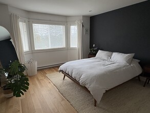 2093 Longspur Dr in Victoria, BC - Building Photo - Building Photo