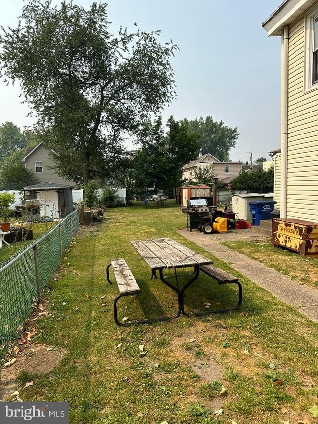 716 W Front St photo'